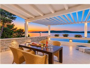 Villa Majestic Grebastica, Size 200.00 m2, Accommodation with pool, Airline distance to the sea 30 m