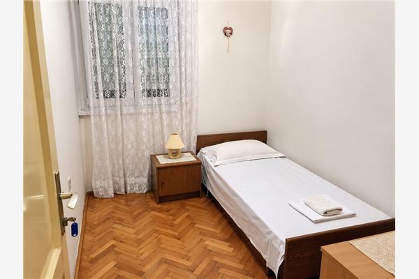 Apartment A1, for 5 persons