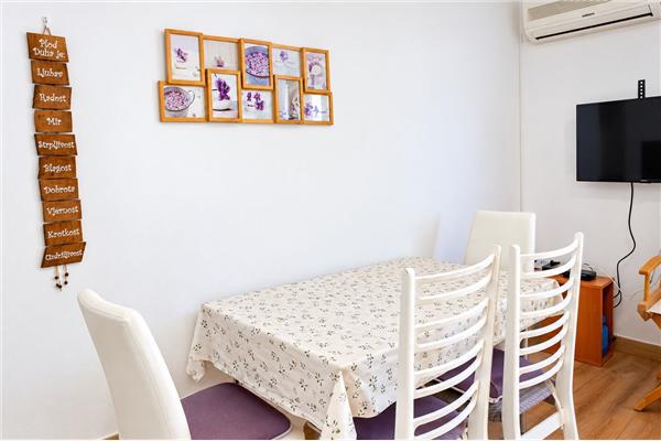 Apartment A4, for 6 persons