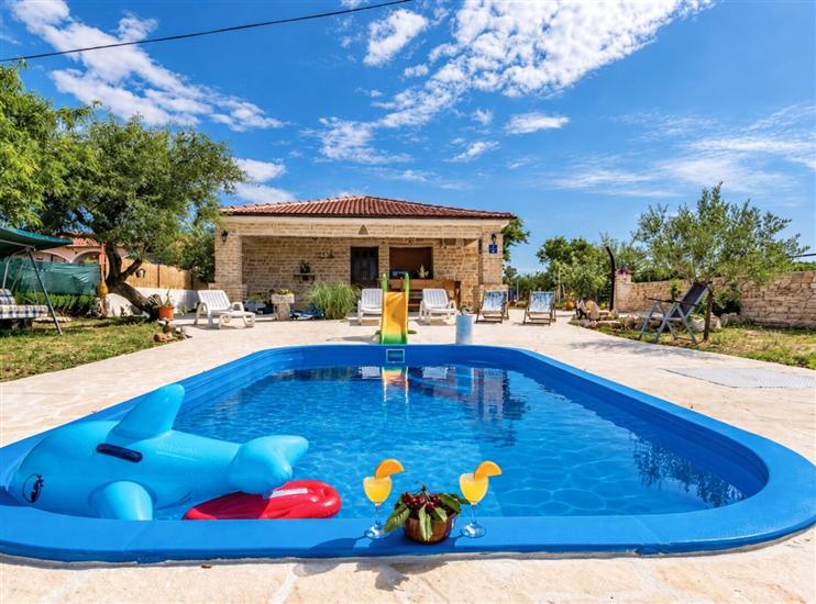 House Anita Family Retreat with Pool Pet Friendly
