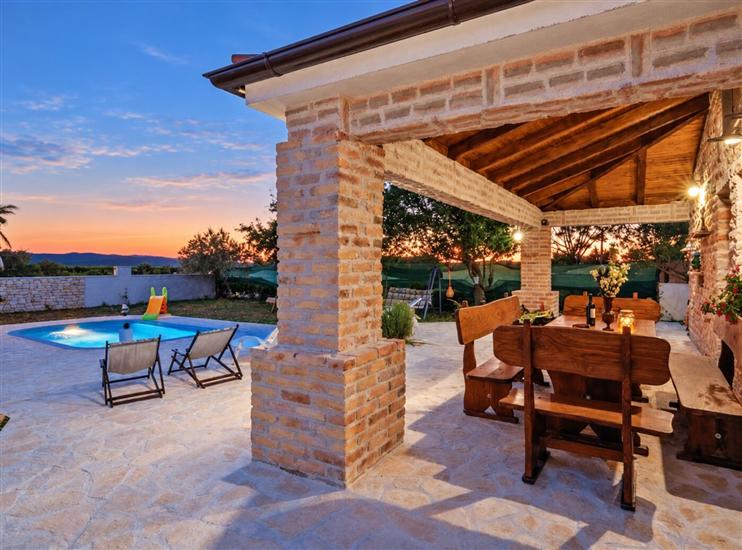 House Anita Family Retreat with Pool Pet Friendly