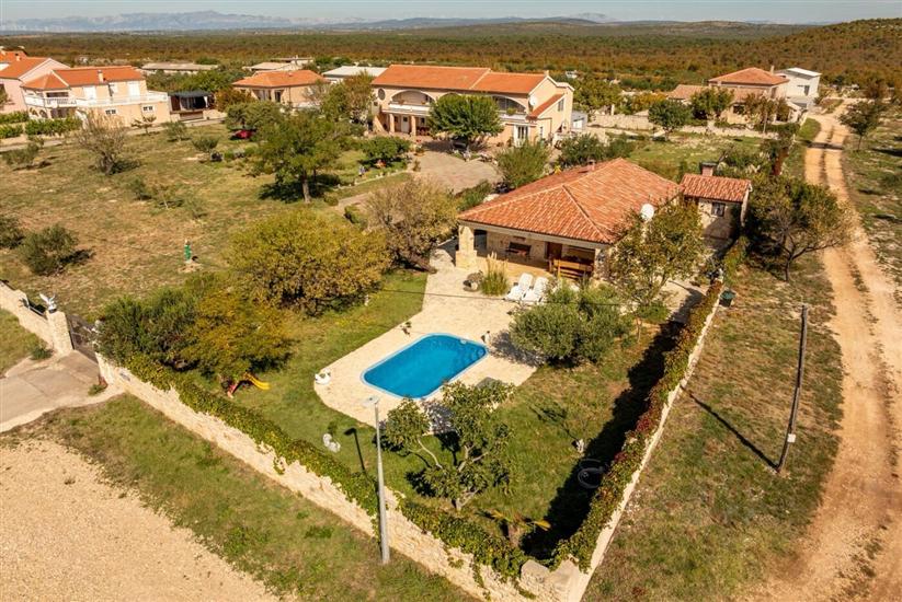 House Anita Family Retreat with Pool Pet Friendly