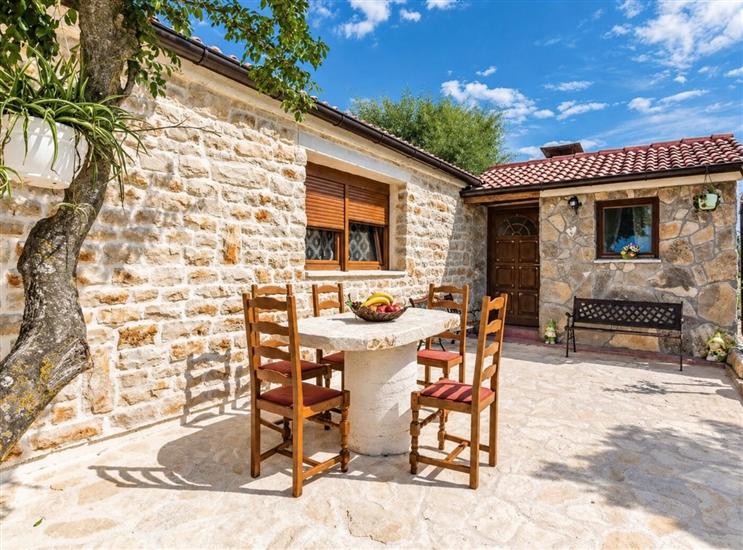 House Anita Family Retreat with Pool Pet Friendly