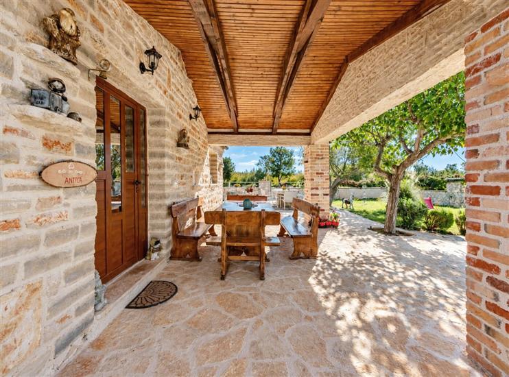 House Anita 2 Family Retreat with Pool Pet Friendly