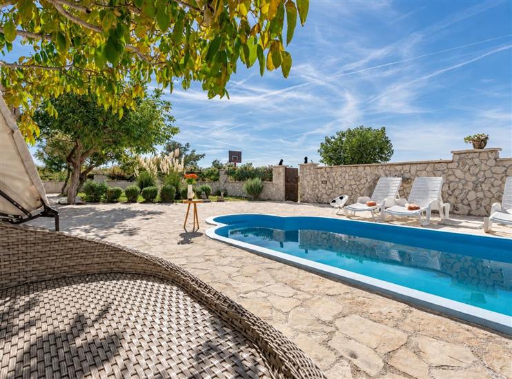 House Anita 2 Family Retreat with Pool Pet Friendly