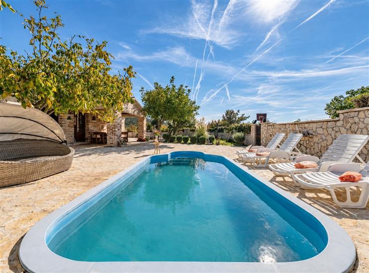 House Anita 2 Family Retreat with Pool Pet Friendly