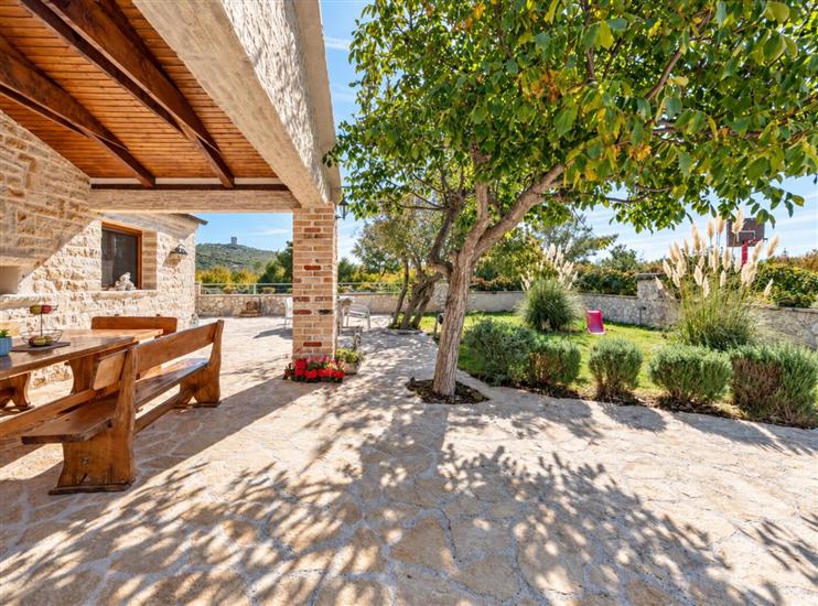 House Anita 2 Family Retreat with Pool Pet Friendly