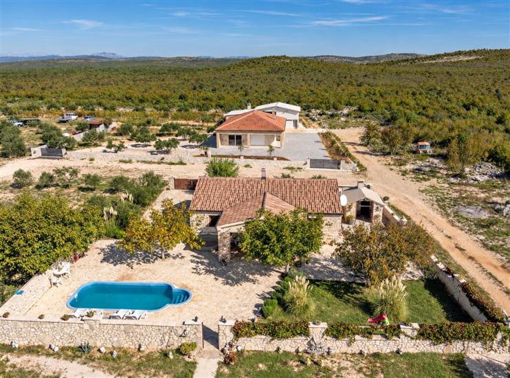 House Anita 2 Family Retreat with Pool Pet Friendly