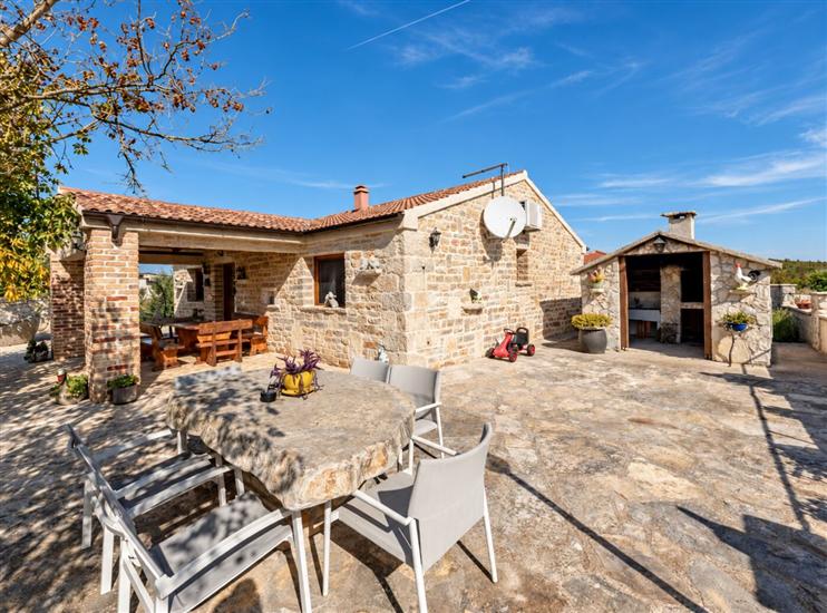 House Anita 2 Family Retreat with Pool Pet Friendly