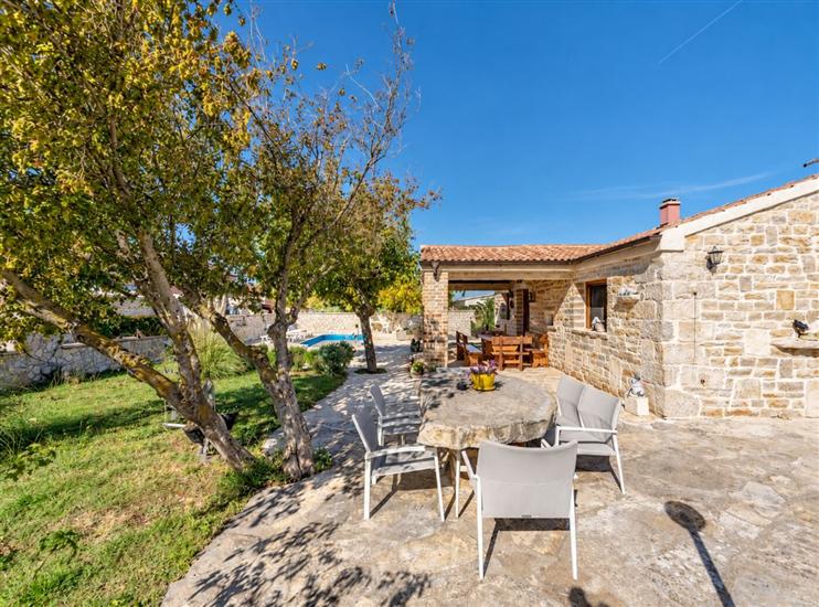 House Anita 2 Family Retreat with Pool Pet Friendly