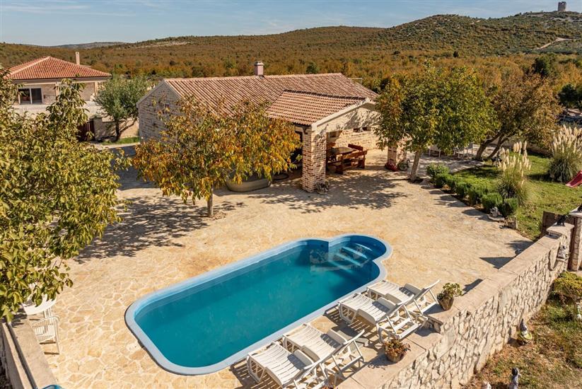 House Anita 2 Family Retreat with Pool Pet Friendly