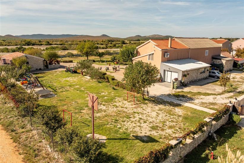 House Anita 2 Family Retreat with Pool Pet Friendly