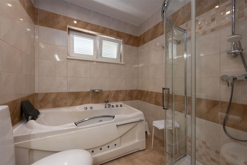 House K1, for 10 persons