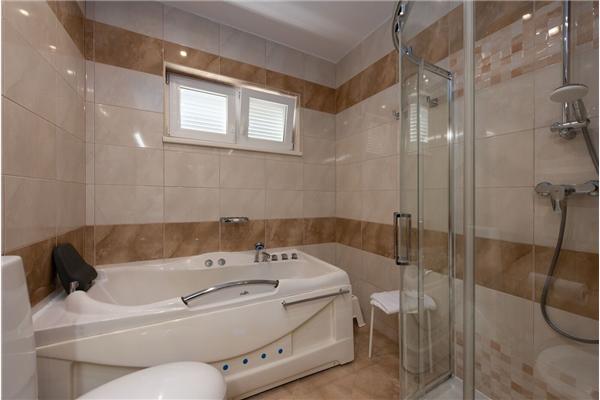 House K1, for 10 persons