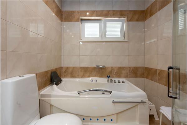 House K1, for 10 persons