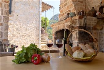 Choose an accommodation on a farm, in a stone house or beautiful luxury houses with pool