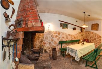 Adriagate.com biedt een breed scala van stenen huizen in Istrië, Dalmatië en op de eilanden