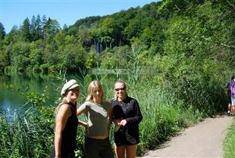 Möchten Sie die Plitvicer Seen besuchen und sich in einer Klasse Unterkunft neben dem Nationalpark aufhalten?