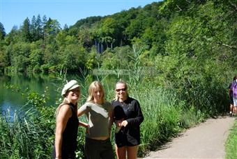Volete visitare i laghi di Plitvice e prenotare una sistemazione superiore vicino alparco nazionale?