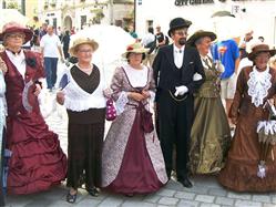 Spancirfest (Strollers' Festival)  Fiera del paese