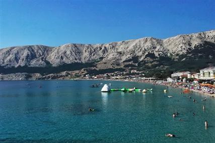 Il centro dell'isola e la citta di Krk il cui centro e circondato dalle mura che nel passato servivano per diffendersi dagli attachi.