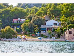 Kuća na osami Srednjodalmatinski otoci,Rezerviraj  Ivo Od 128 €