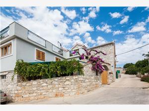 Apartment Zlendic Stomorska - island Solta, Stone house, Size 66.00 m2
