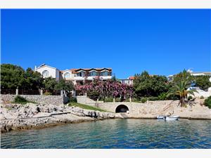 Apartment and Rooms Nikola Zastrazisce - island Hvar, Size 74.00 m2, Airline distance to the sea 15 m