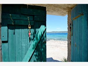 Holiday homes Split and Trogir riviera,Book  Mislav From 92 €