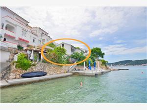 Apartmaji Vera Supetarska Draga - otok Rab, Kvadratura 60,00 m2, Oddaljenost od morja 50 m