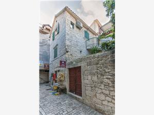 Ferienwohnung und Zimmer Ivica Riviera von Split und Trogir, Steinhaus, Größe 17,00 m2, Luftlinie bis zum Meer 200 m