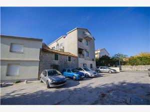 Appartementen Mijo Split en Trogir Riviera, Kwadratuur 30,00 m2, Lucht afstand tot de zee 30 m, Lucht afstand naar het centrum 400 m