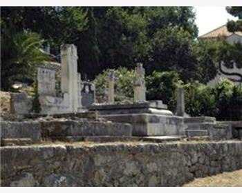 Le vieux cimetière de Omiš