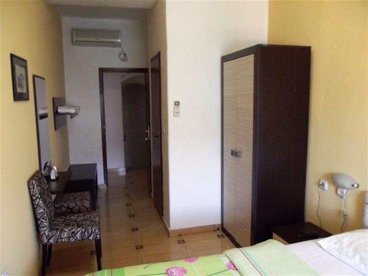 Room S3, for 2 persons