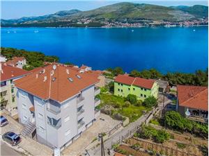 Apartments Maja Okrug Donji (Ciovo), Size 31.00 m2, Airline distance to the sea 150 m, Airline distance to town centre 400 m