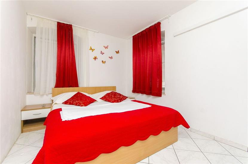 Apartment A1, for 5 persons