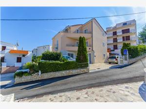 Beachfront accommodation Split and Trogir riviera,Book  Jela From 57 €
