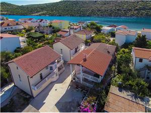 Maisons de vacances Split et la riviera de Trogir,Réservez  Lucija De 114 €
