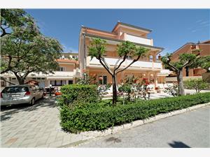 Apartments Marica Palit - island Rab, Size 64.00 m2, Airline distance to the sea 200 m, Airline distance to town centre 500 m