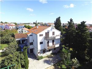 Apartmány Brankaa Vodice, Prostor 50,00 m2, Vzdušní vzdálenost od moře 200 m, Vzdušní vzdálenost od centra místa 300 m