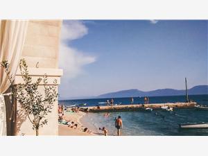 Boende vid strandkanten Makarskas Riviera,Boka  Teo Från 1368 SEK