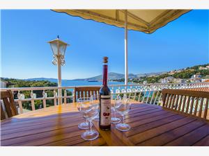 Apartment Ana Trogir, Size 160.00 m2, Airline distance to the sea 30 m