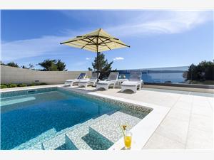 Vila Petra Omis, Prostor 280,00 m2, Soukromé ubytování s bazénem, Vzdušní vzdálenost od moře 35 m