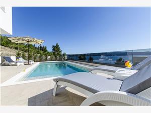 Villa Ivan Riviera von Split und Trogir, Größe 280,00 m2, Privatunterkunft mit Pool, Luftlinie bis zum Meer 45 m