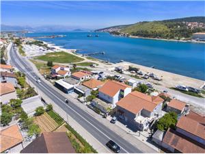 Ferienwohnungen Branka Trogir, Größe 70,00 m2, Luftlinie bis zum Meer 100 m, Entfernung vom Ortszentrum (Luftlinie) 300 m