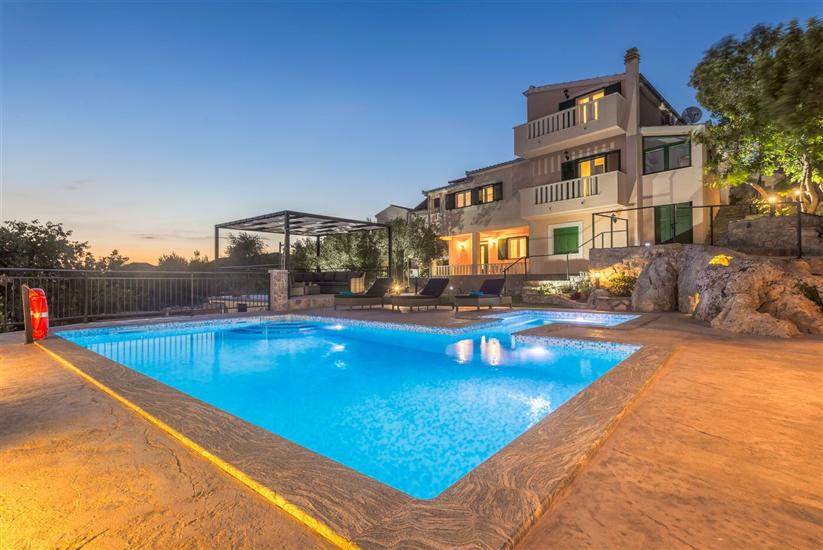 Dom Villa Boulder