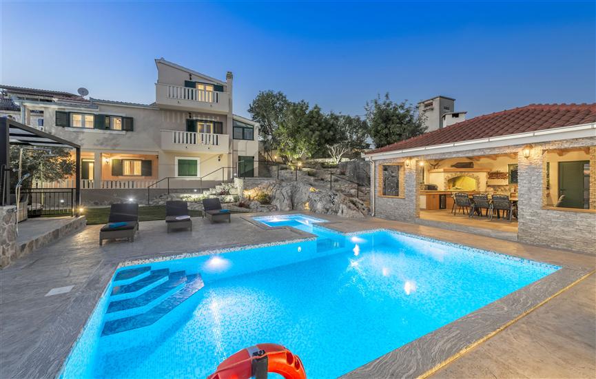 Dom Villa Boulder