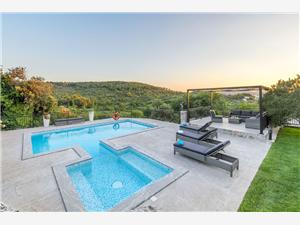 House Villa Boulder Split and Trogir riviera, Size 230.00 m2, Airline distance to the sea 200 m