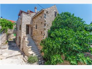 Huis Stone house island Prvić Kroatië, Stenen huize, Kwadratuur 90,00 m2, Lucht afstand tot de zee 30 m
