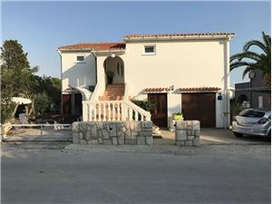 Apartments Pavle Povljana - island Pag, Size 33.00 m2, Airline distance to the sea 150 m